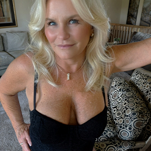 HotWifeCandy